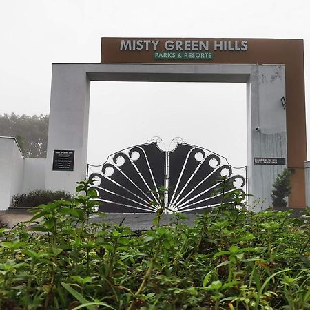 Misty Green Hills Parks & Resorts Kondotty Esterno foto