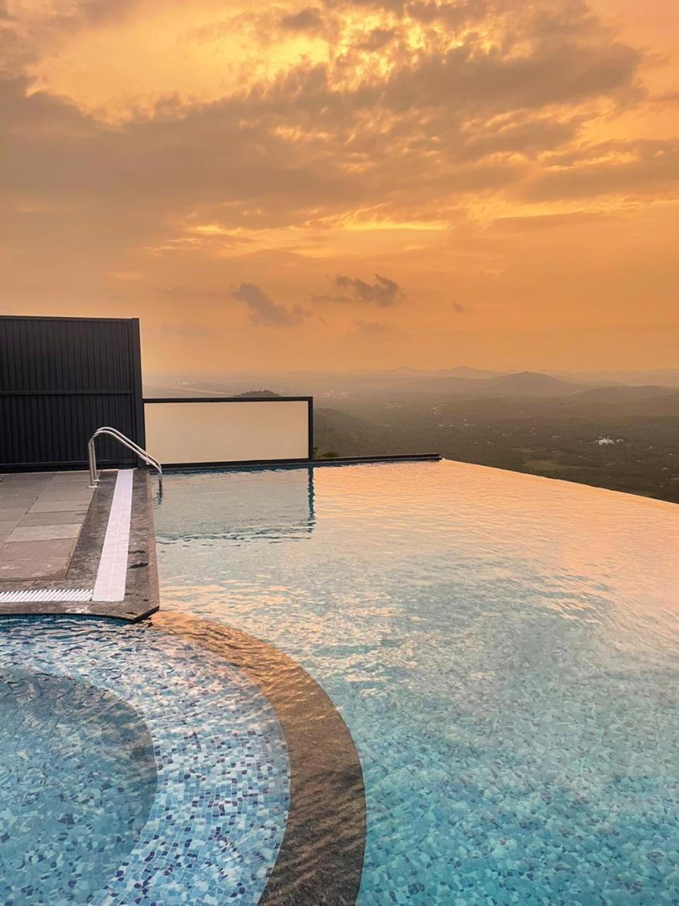 Misty Green Hills Parks & Resorts Kondotty Esterno foto