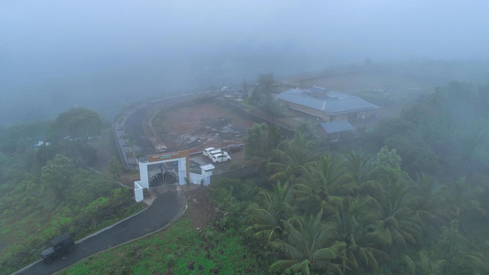 Misty Green Hills Parks & Resorts Kondotty Esterno foto
